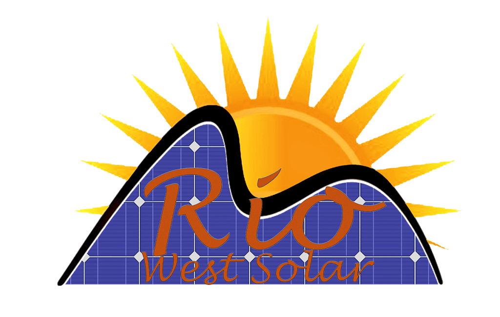 Logotipo da Rio West Solar com um sol amarelo radiante ao fundo e uma silhueta azul com textura de painéis solares fotovoltaicos em destaque.